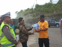 Polres Raja Ampat Melalui Kasat Lantas Tak Henti Memberikan Bansos Di Waisai,2023.